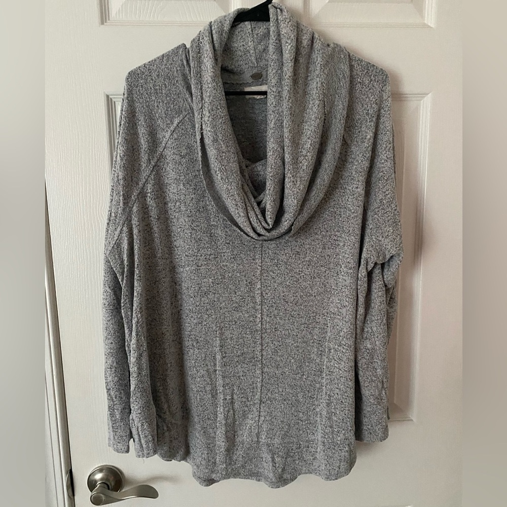 Gently Worn - Cupio XXL Cowl Neck Light Sweater